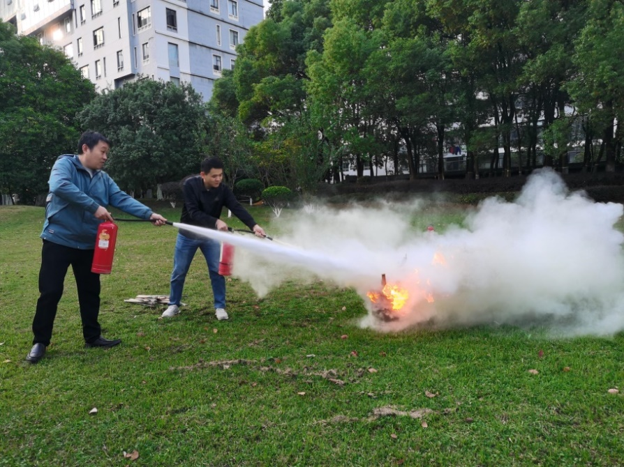 共筑安全防线，照亮前行之路 ——运营中心开展年度消防演练活动